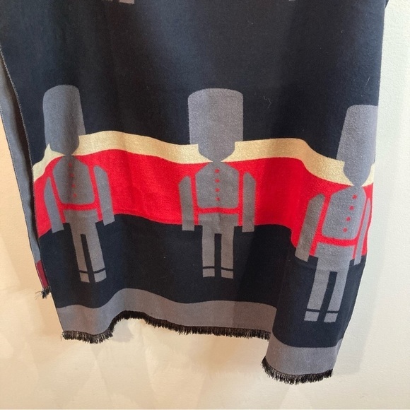 SCARF Large Unbranded Super Soft With  Toy British Palace Guards Design Pattern - Picture 2 of 6